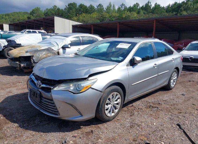 Photo 2 of 2015 Toyota Camry LE (VIN 4T4BF1FK6FR497922)