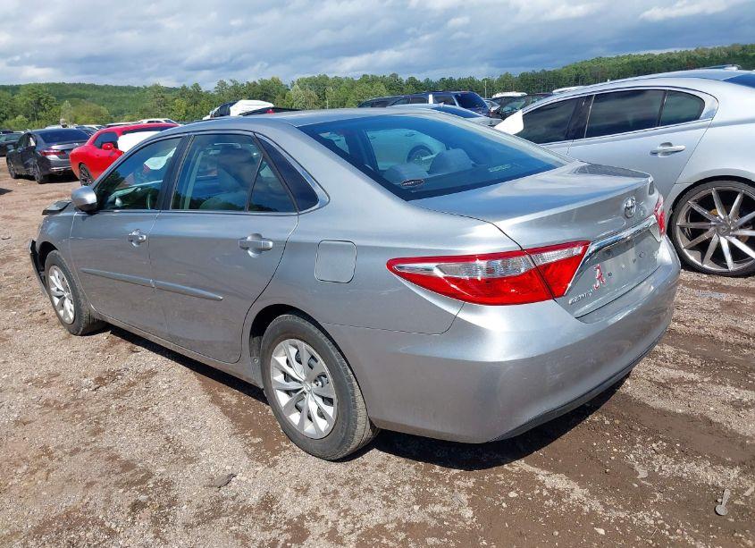 Photo 3 of 2015 Toyota Camry LE (VIN 4T4BF1FK6FR497922)