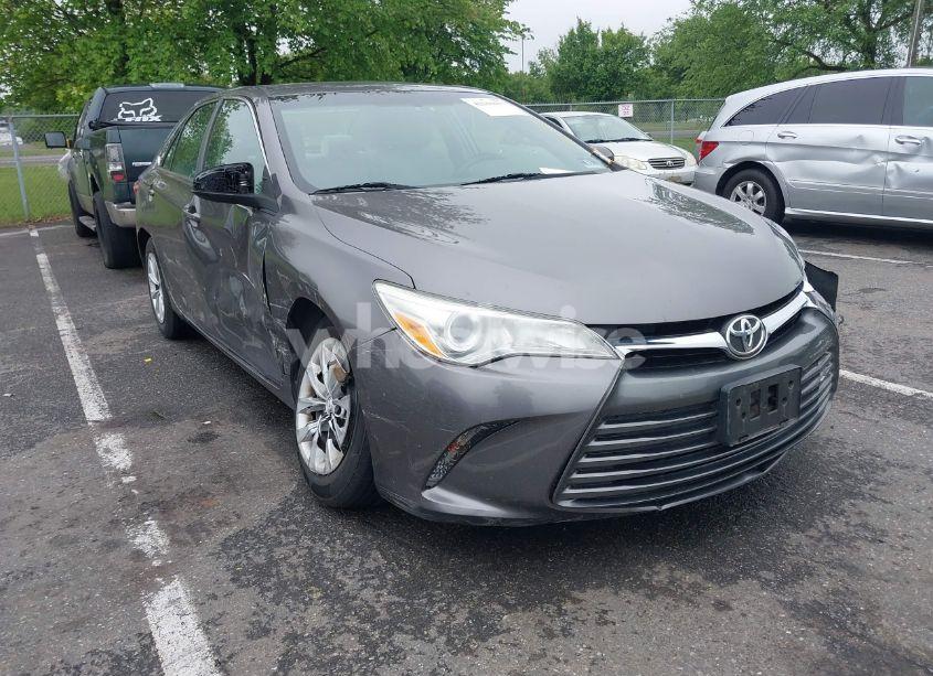 2015 Toyota Camry LE (VIN 4T4BF1FK6FR511849) main photo