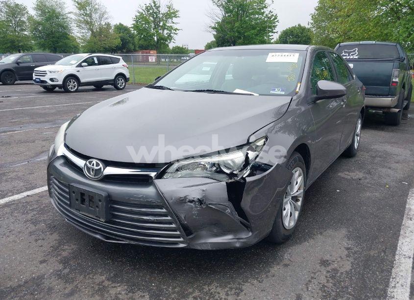 Photo 2 of 2015 Toyota Camry LE (VIN 4T4BF1FK6FR511849)
