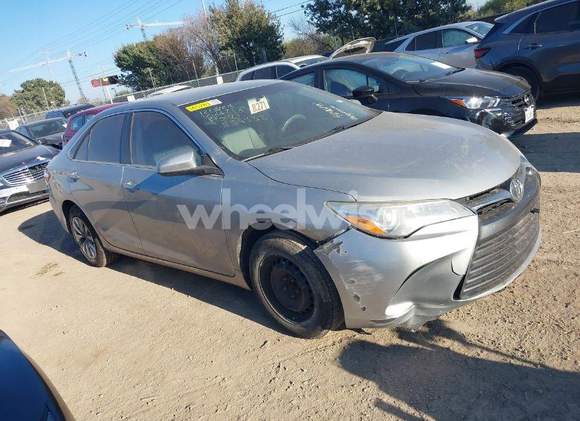 2016 Toyota Camry LE (VIN 4T4BF1FK6GR539538) main photo