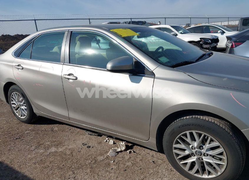 Photo 13 of 2016 Toyota Camry LE (VIN 4T4BF1FK6GR542665)