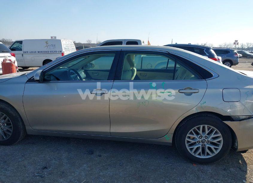 Photo 14 of 2016 Toyota Camry LE (VIN 4T4BF1FK6GR542665)