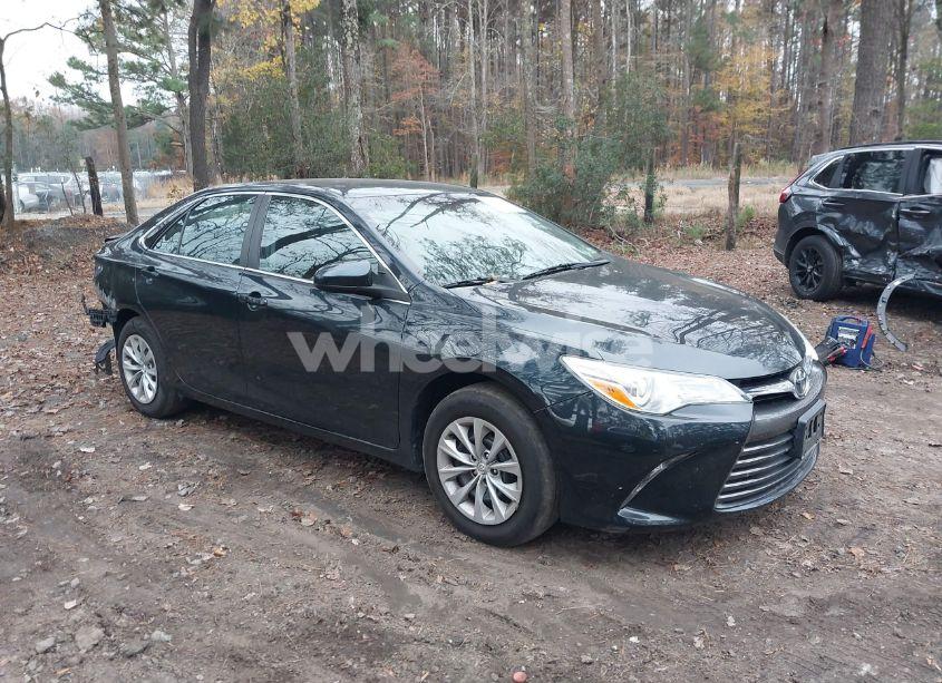 2016 Toyota Camry LE (VIN 4T4BF1FK6GR543573) main photo