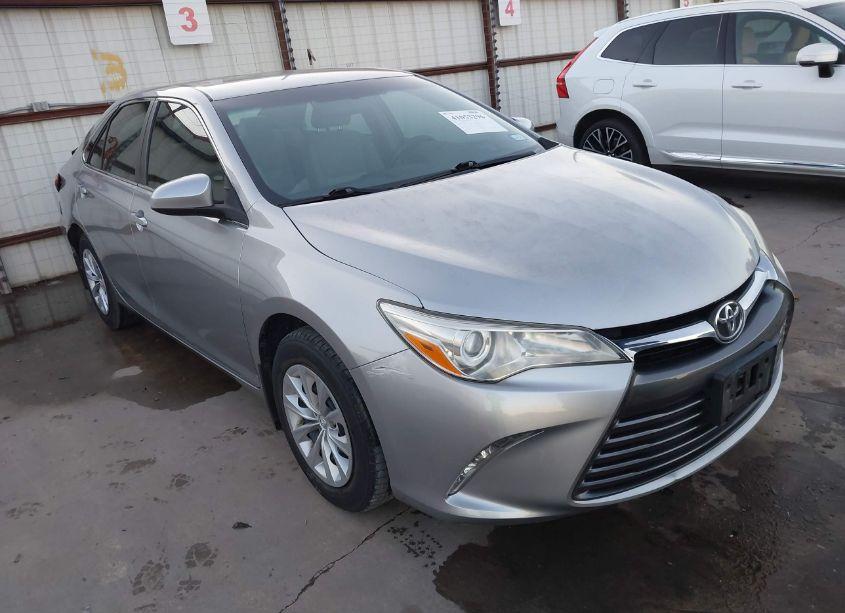 2016 Toyota Camry LE (VIN 4T4BF1FK6GR557148) main photo