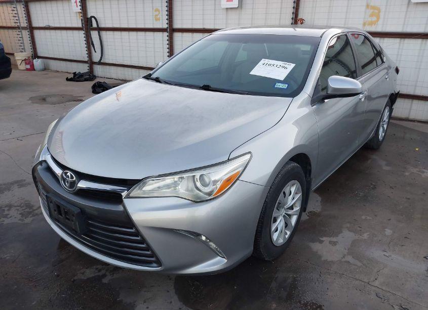 Photo 2 of 2016 Toyota Camry LE (VIN 4T4BF1FK6GR557148)