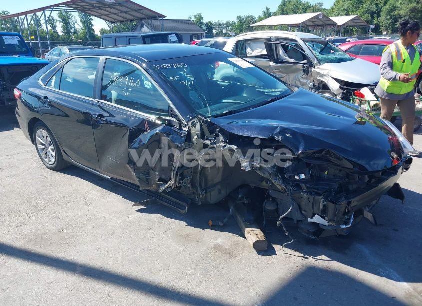 2016 Toyota Camry LE (VIN 4T4BF1FK6GR566349) main photo