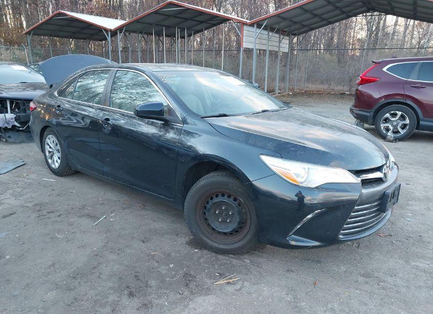 2016 Toyota Camry LE (VIN 4T4BF1FK6GR568909) main photo