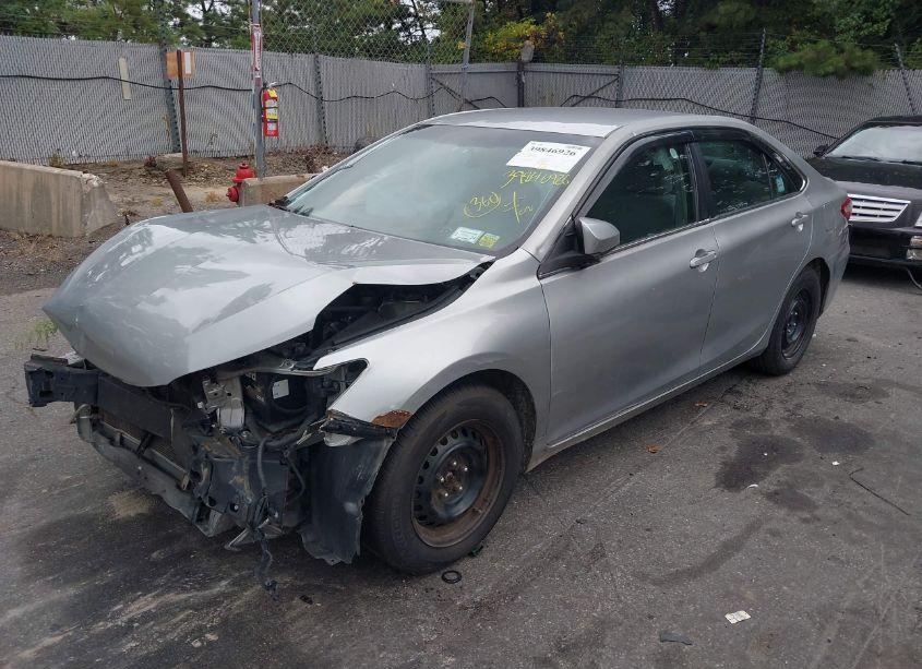 Photo 2 of 2016 Toyota Camry LE/SE/XLE/XSE (VIN 4T4BF1FK6GR573219)