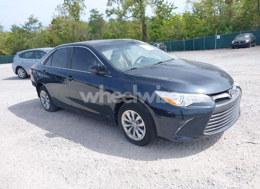 2016 Toyota Camry LE (VIN 4T4BF1FK6GR574273) main photo