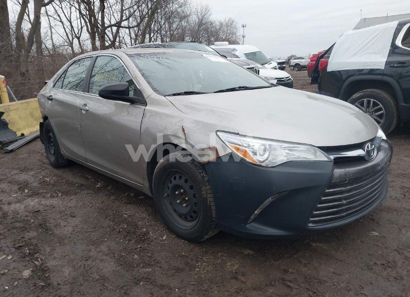 2016 Toyota Camry LE (VIN 4T4BF1FK6GR577626) main photo