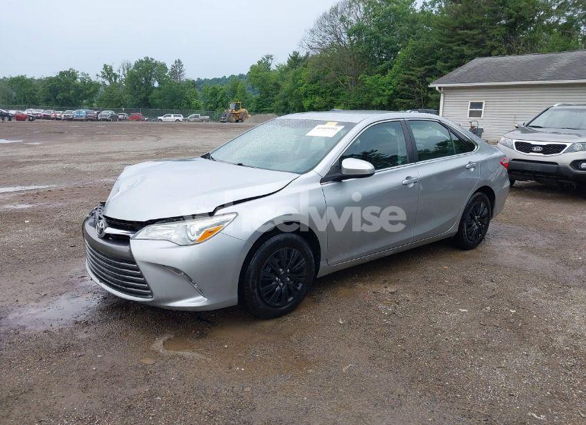 Photo 2 of 2016 Toyota Camry LE (VIN 4T4BF1FK6GR579070)