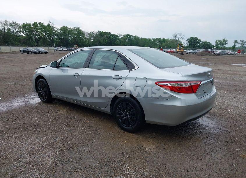 Photo 3 of 2016 Toyota Camry LE (VIN 4T4BF1FK6GR579070)