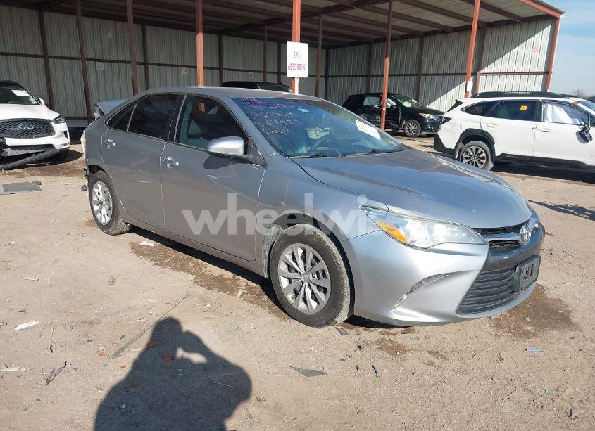 2016 Toyota Camry LE (VIN 4T4BF1FK6GR584589) main photo