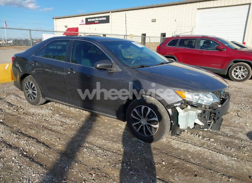 2013 Toyota Camry LE (VIN 4T4BF1FK7DR279226) main photo