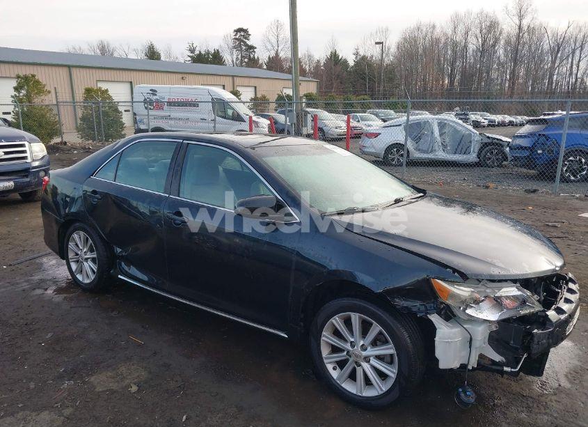 2013 Toyota Camry XLE (VIN 4T4BF1FK7DR279792) main photo