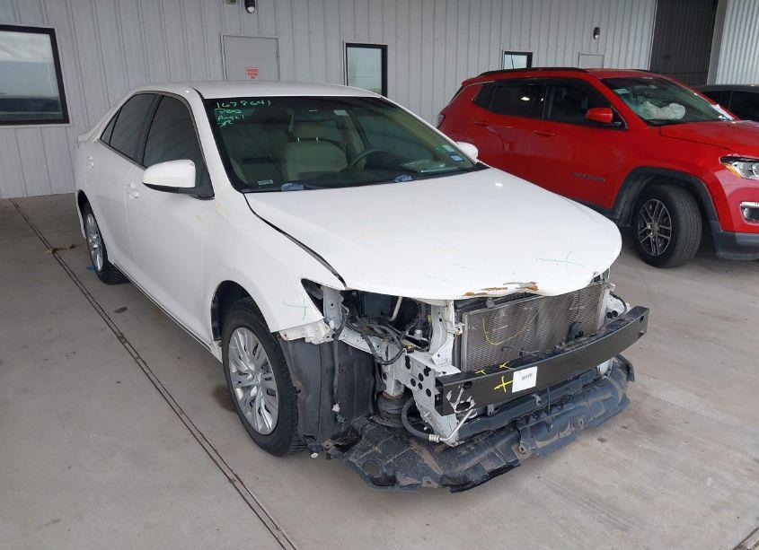 2013 Toyota Camry LE (VIN 4T4BF1FK7DR282272) main photo