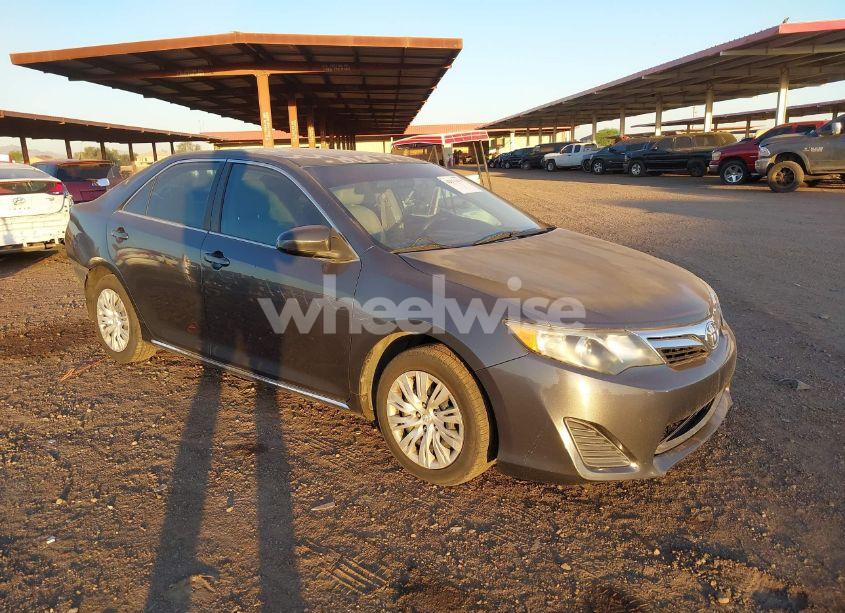 2013 Toyota Camry LE (VIN 4T4BF1FK7DR299928) main photo