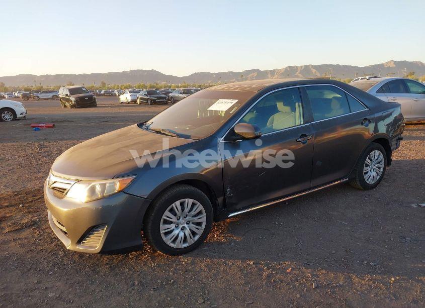 Photo 2 of 2013 Toyota Camry LE (VIN 4T4BF1FK7DR299928)
