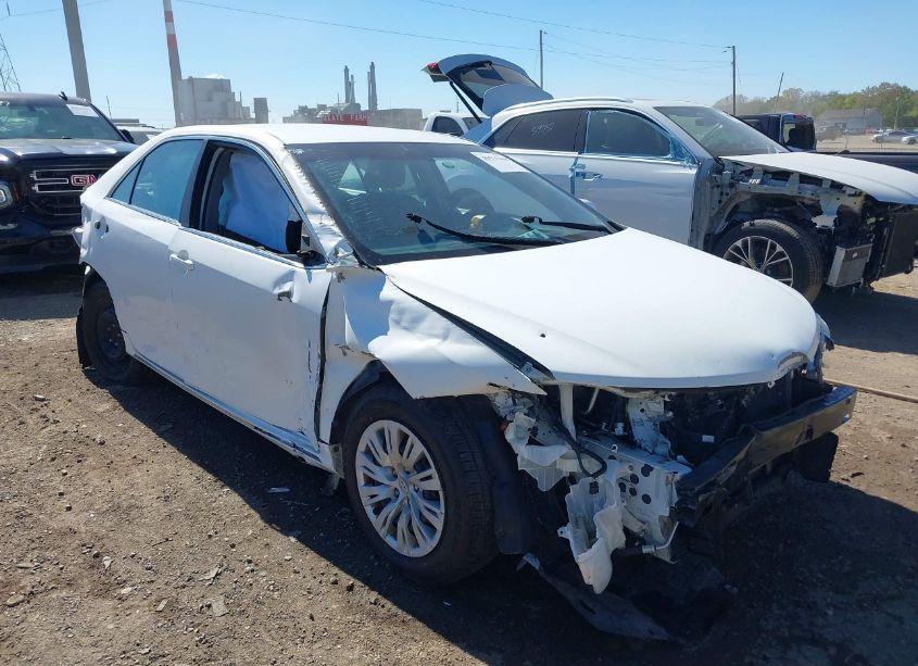 2013 Toyota Camry LE (VIN 4T4BF1FK7DR300169) main photo