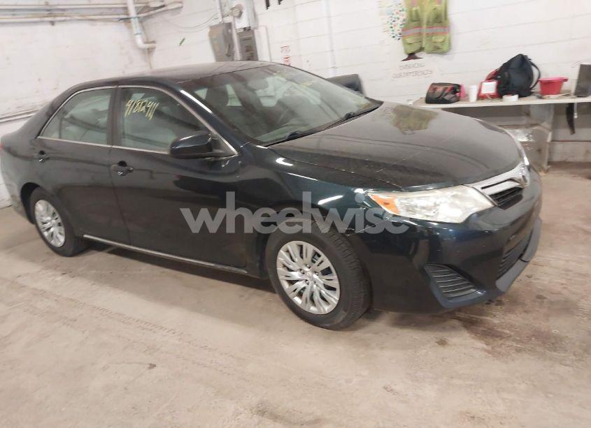 2013 Toyota Camry LE (VIN 4T4BF1FK7DR304139) main photo