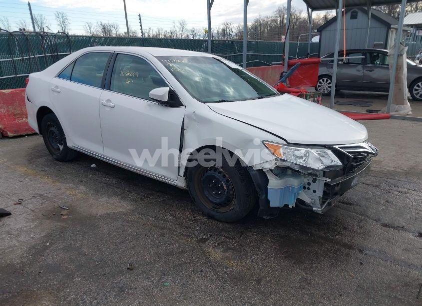 2013 Toyota Camry LE (VIN 4T4BF1FK7DR316677) main photo