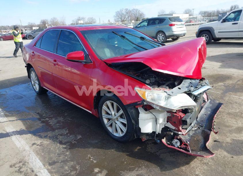 2013 Toyota Camry XLE (VIN 4T4BF1FK7DR335519) main photo