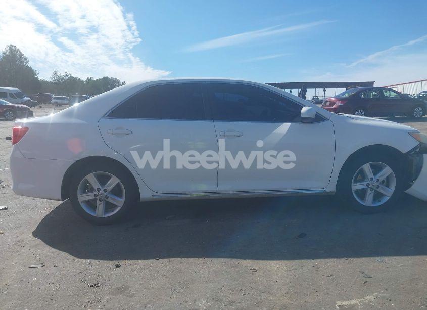 Photo 14 of 2014 Toyota Camry LE (VIN 4T4BF1FK7ER352340)