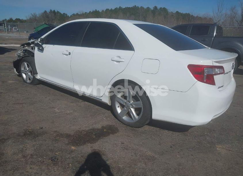 Photo 3 of 2014 Toyota Camry LE (VIN 4T4BF1FK7ER352340)