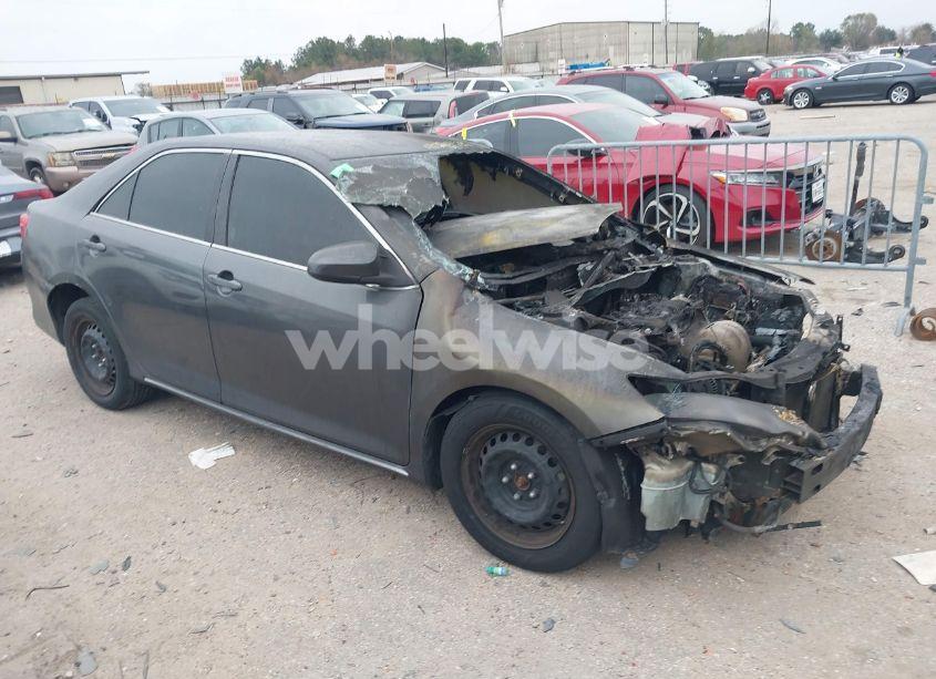 2014 Toyota Camry LE (VIN 4T4BF1FK7ER358185) main photo
