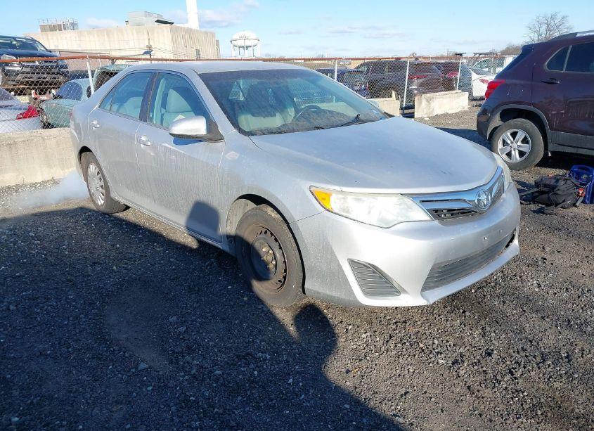 2014 Toyota Camry LE (VIN 4T4BF1FK7ER359059) main photo