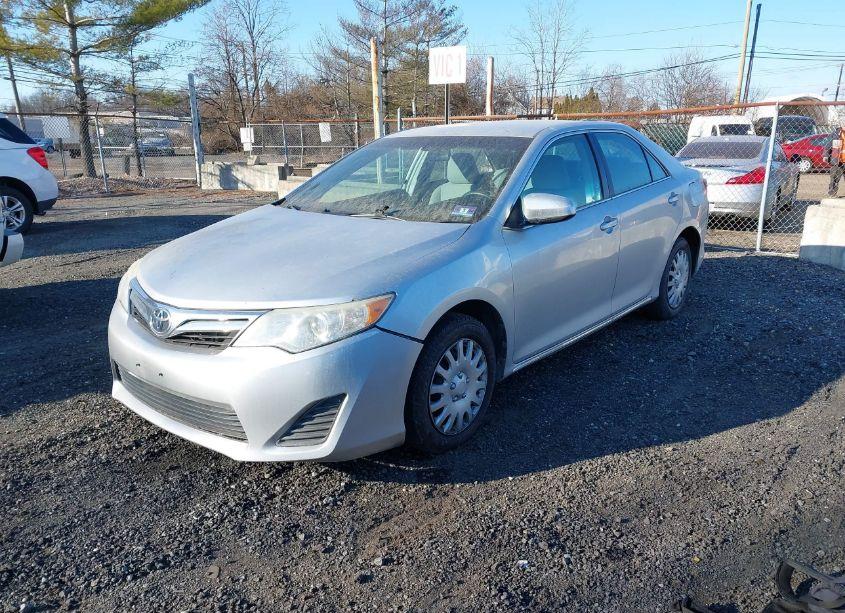 Photo 2 of 2014 Toyota Camry LE (VIN 4T4BF1FK7ER359059)