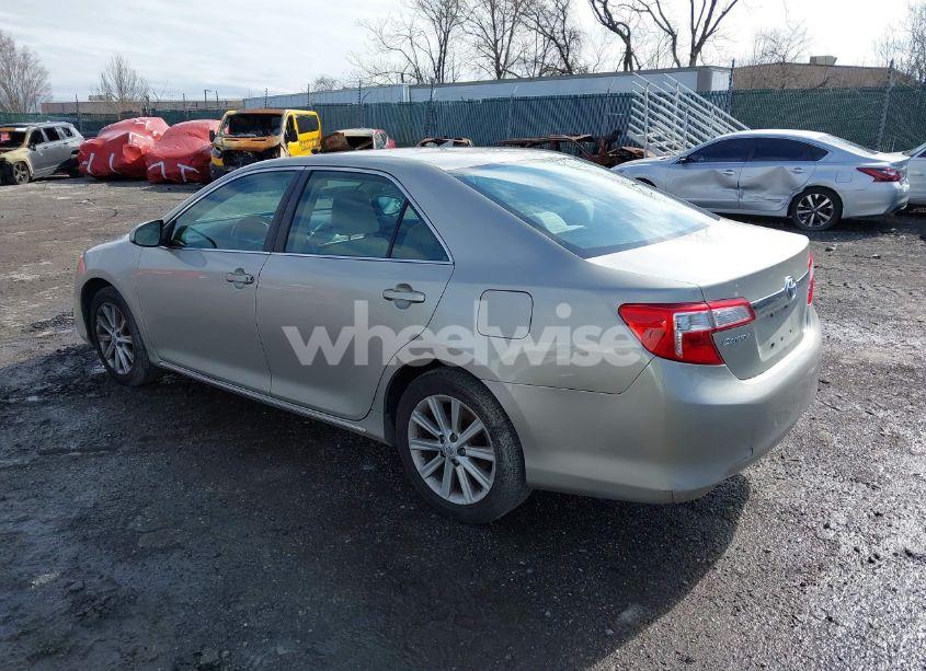 Photo 3 of 2014 Toyota Camry XLE (VIN 4T4BF1FK7ER360325)