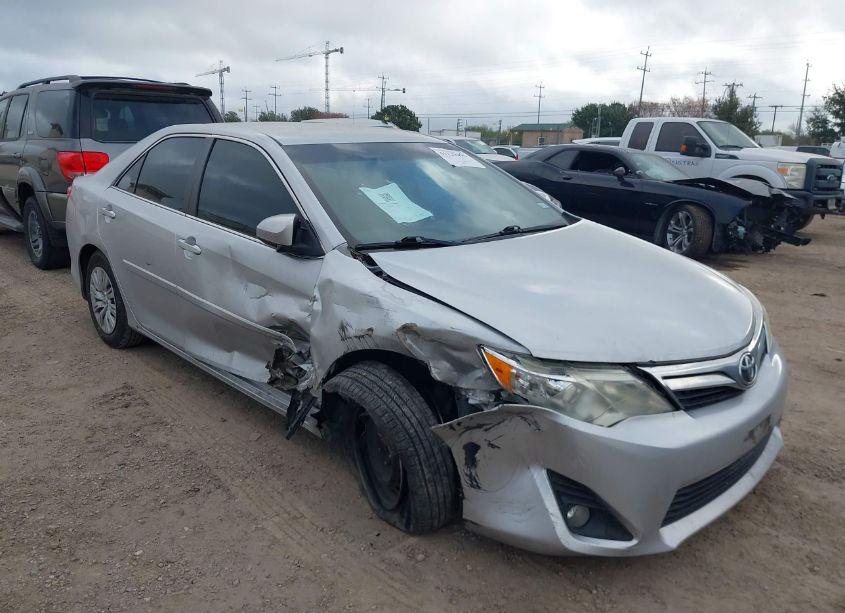 2014 Toyota Camry LE (VIN 4T4BF1FK7ER360597) main photo