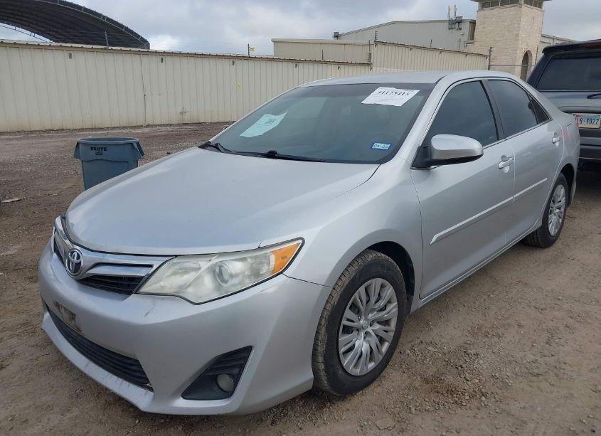 Photo 2 of 2014 Toyota Camry LE (VIN 4T4BF1FK7ER360597)