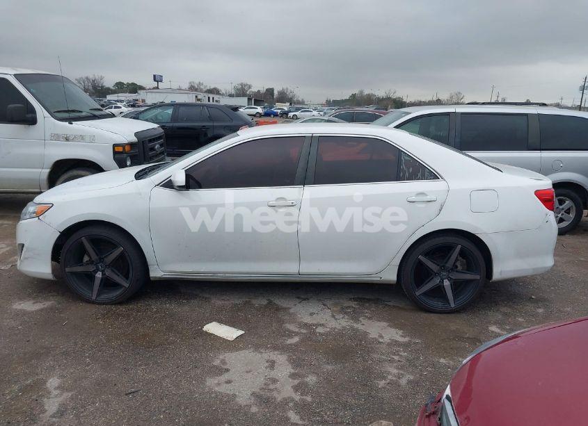 Photo 14 of 2014 Toyota Camry LE (VIN 4T4BF1FK7ER363113)