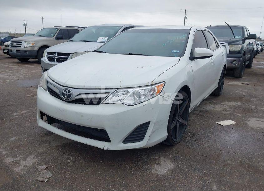 Photo 2 of 2014 Toyota Camry LE (VIN 4T4BF1FK7ER363113)