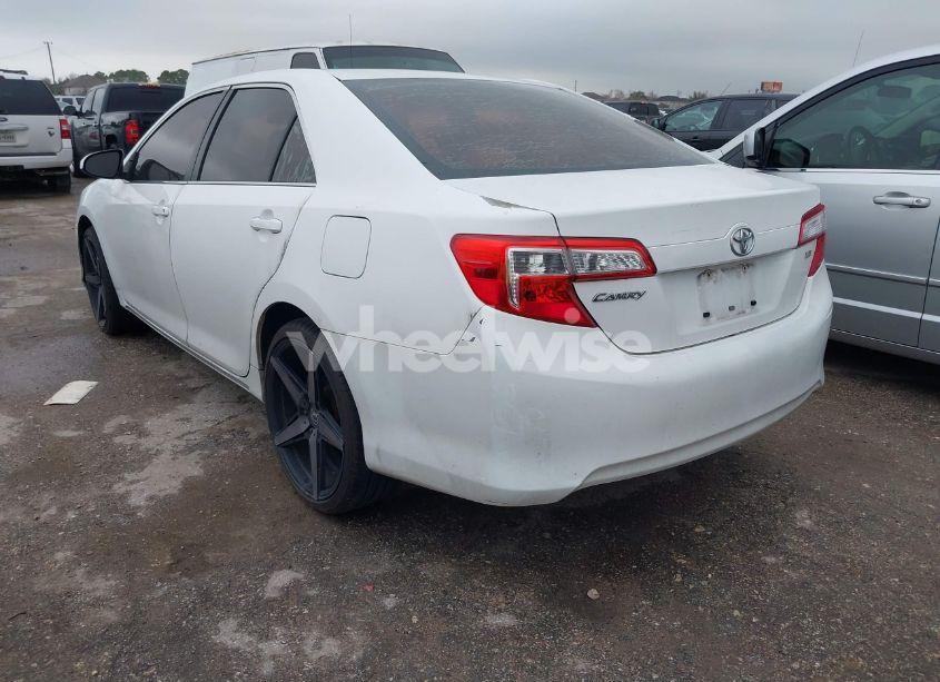 Photo 3 of 2014 Toyota Camry LE (VIN 4T4BF1FK7ER363113)