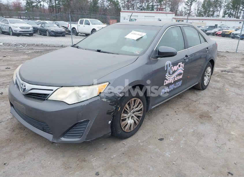 Photo 2 of 2014 Toyota Camry LE (VIN 4T4BF1FK7ER363824)