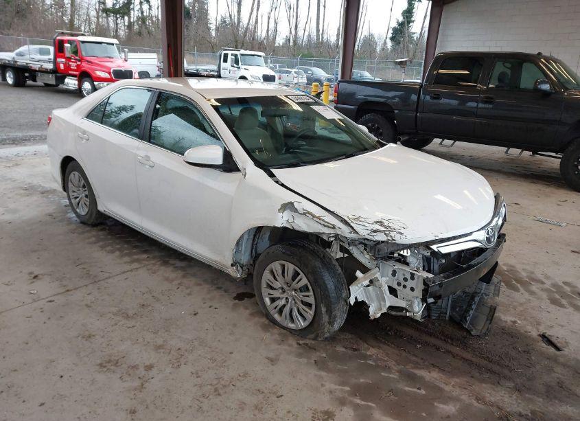 2014 Toyota Camry LE (VIN 4T4BF1FK7ER371390) main photo