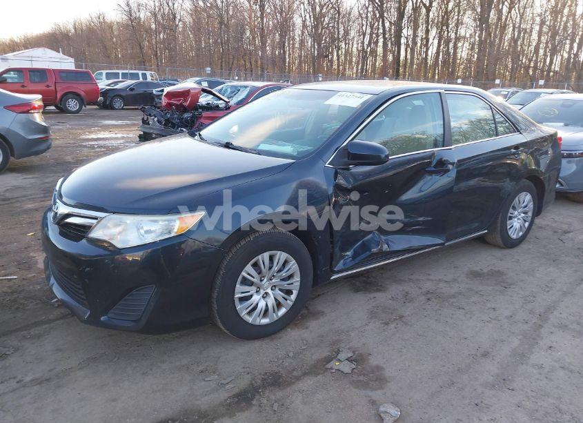 Photo 2 of 2014 Toyota Camry LE (VIN 4T4BF1FK7ER374757)