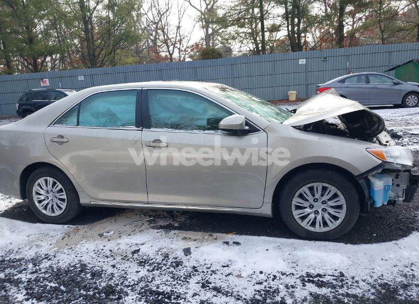 Photo 13 of 2014 Toyota Camry LE (VIN 4T4BF1FK7ER399609)