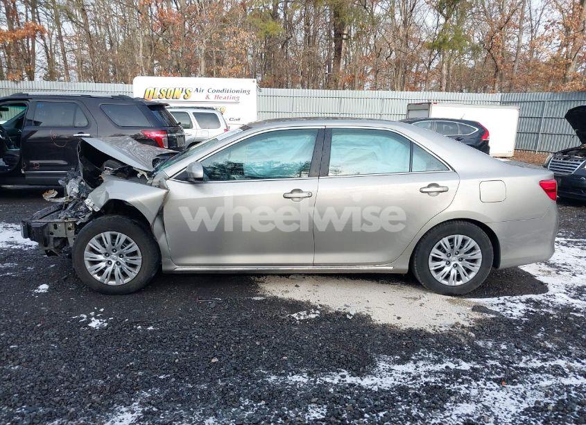 Photo 14 of 2014 Toyota Camry LE (VIN 4T4BF1FK7ER399609)