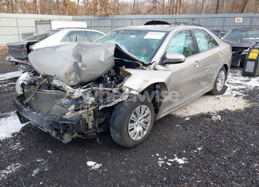 Photo 2 of 2014 Toyota Camry LE (VIN 4T4BF1FK7ER399609)