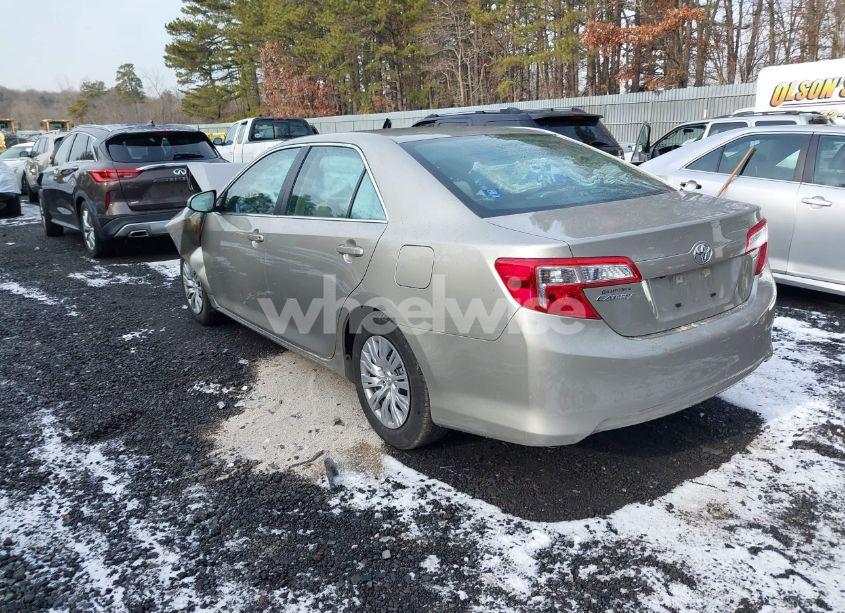 Photo 3 of 2014 Toyota Camry LE (VIN 4T4BF1FK7ER399609)
