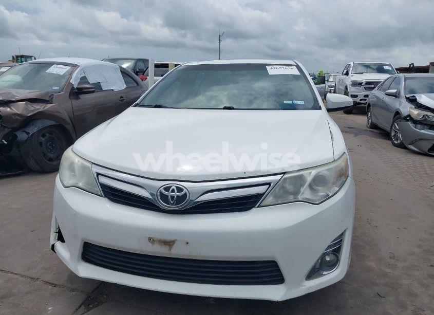 Photo 12 of 2014 Toyota Camry XLE (VIN 4T4BF1FK7ER434696)