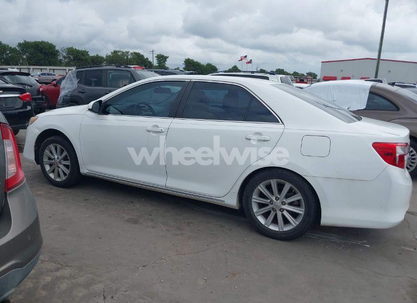 Photo 14 of 2014 Toyota Camry XLE (VIN 4T4BF1FK7ER434696)