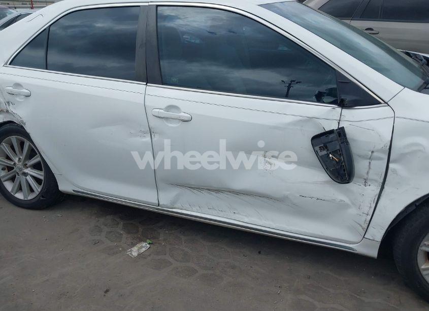 Photo 17 of 2014 Toyota Camry XLE (VIN 4T4BF1FK7ER434696)