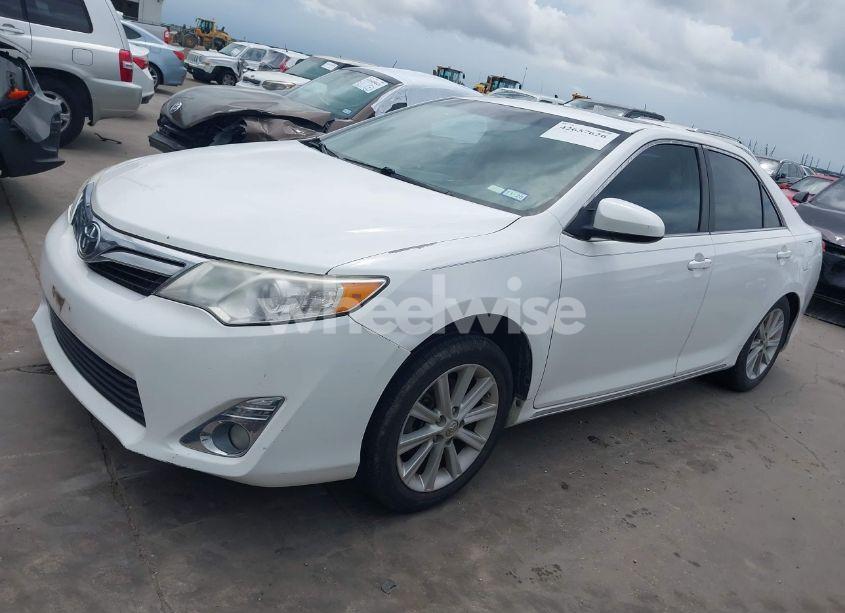 Photo 2 of 2014 Toyota Camry XLE (VIN 4T4BF1FK7ER434696)
