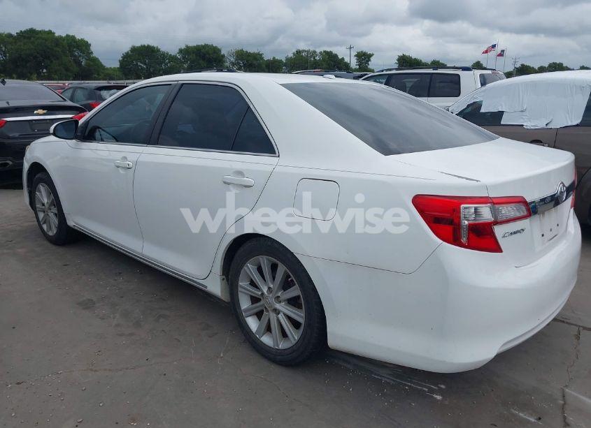 Photo 3 of 2014 Toyota Camry XLE (VIN 4T4BF1FK7ER434696)